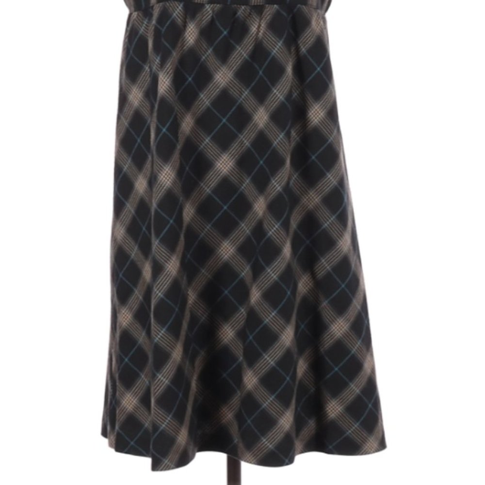 Sweet Sleeveless Plaid Dress w/Button Detail - Picture 3 of 4